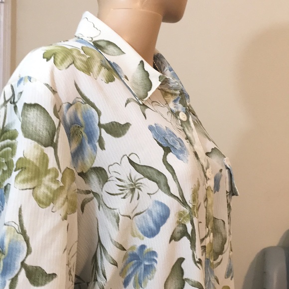 SZ 22 Top Career Blouse,Floral,Cream,Blues& Green,Short Sleeves,Flap Pocket EUC - Picture 3 of 11